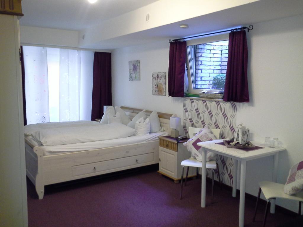 Haus Mariandl Otel Düsseldorf Oda fotoğraf